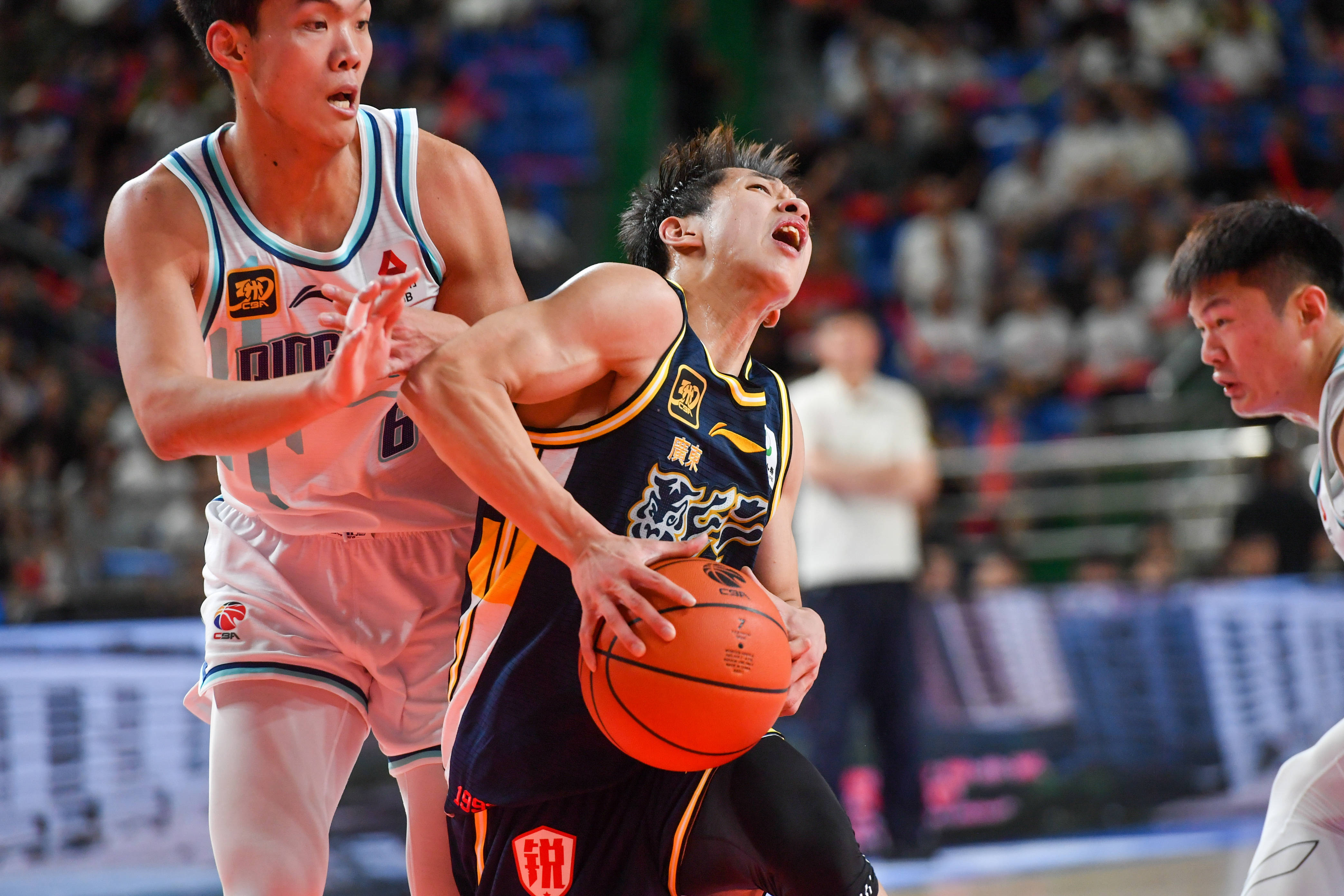 清晨武汉三镇手感冰凉：CBA季后赛节点到来，管理层满意，身体对抗强度拉满的简单介绍