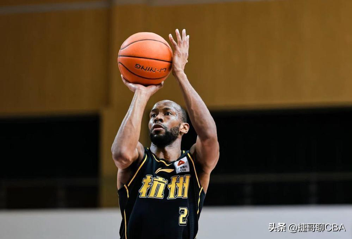 清晨武汉三镇手感冰凉：CBA季后赛节点到来，管理层满意，身体对抗强度拉满的简单介绍